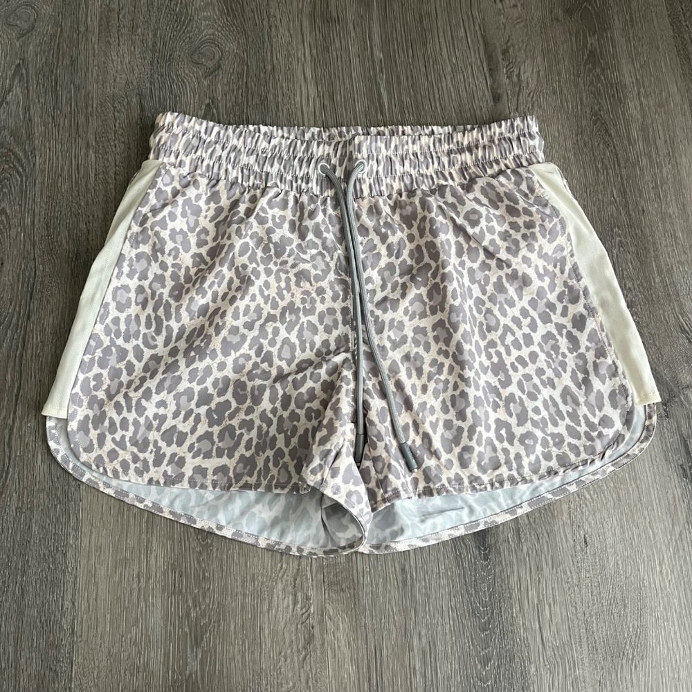 Johnny Was Calme White Grey Leopard Print Elastic Waist Running Shorts X-Small